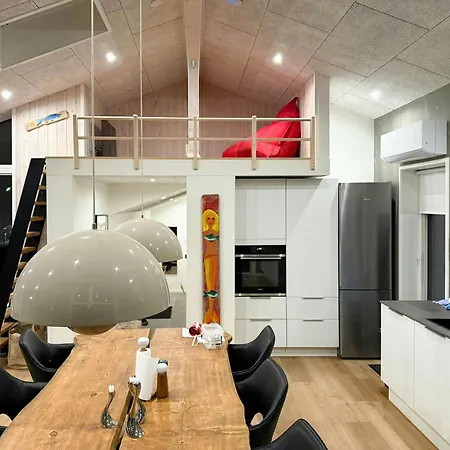 بيت للعطل Architect-designed House In *